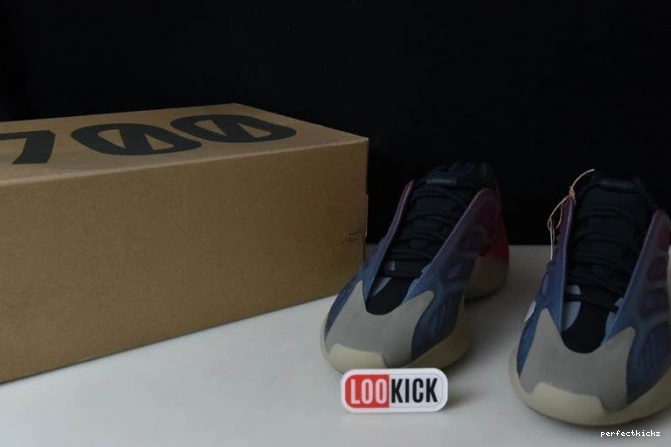 Carbon Yeezy V3 700 Fade GW1814 Adidas 0818